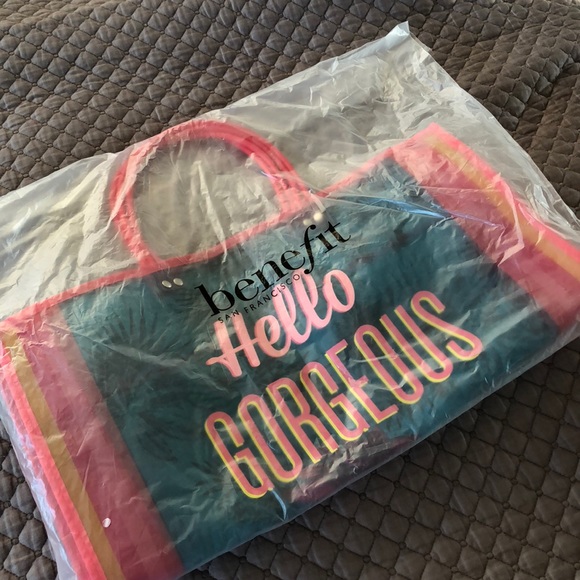 NWT Benefit Mesh Lightweight Tote - Picture 2 of 3